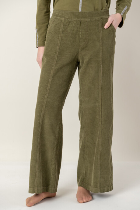 Pantalon cotidiano Verde