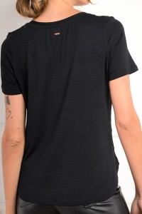 Remera En V Negro