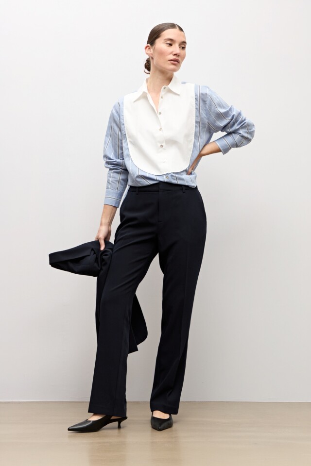 Camisa rayada con pechera celeste
