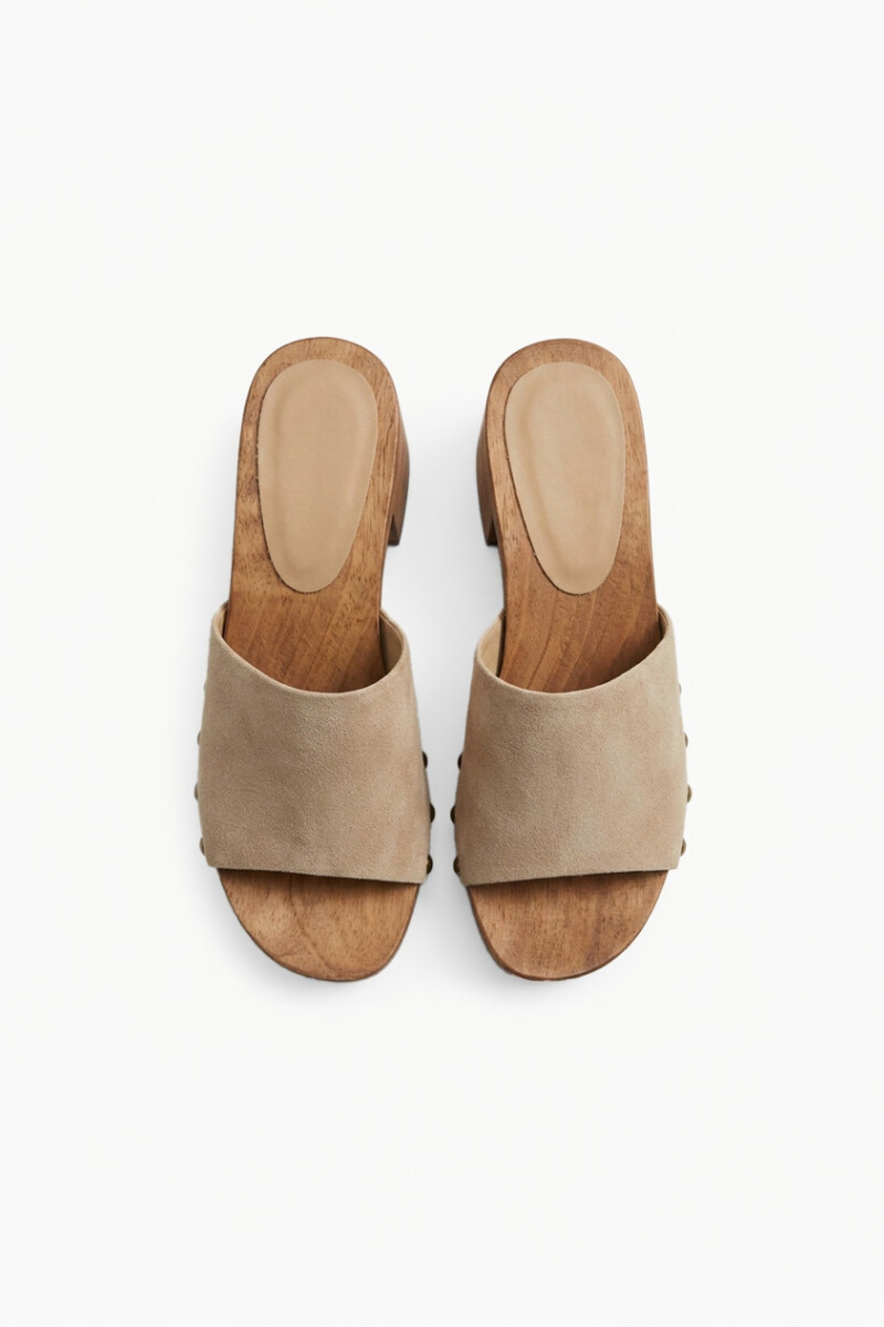 Zueco taco medio beige