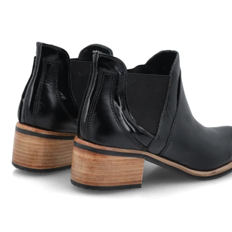 BOTA CUERO AMARAE NEGRO