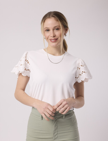 T-shirt m/c con volado blanco