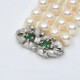 Pulsera Perlas De Cultivo Con Broche En Oro Blanco, Brillantes Y Esmeraldas Pulsera Perlas De Cultivo Con Broche En Oro Blanco, Brillantes Y Esmeraldas