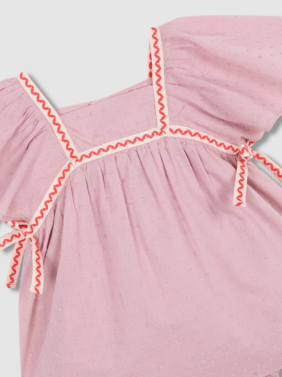 Vestido Detalles Fluor Rosa Maquillaje