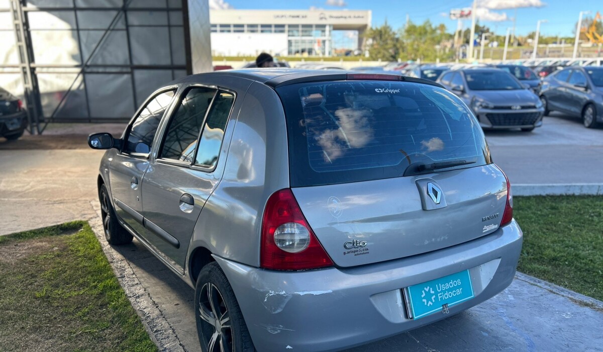 Renault Clio Expression 1.6 2006 Renault Clio Expression 1.6 2006