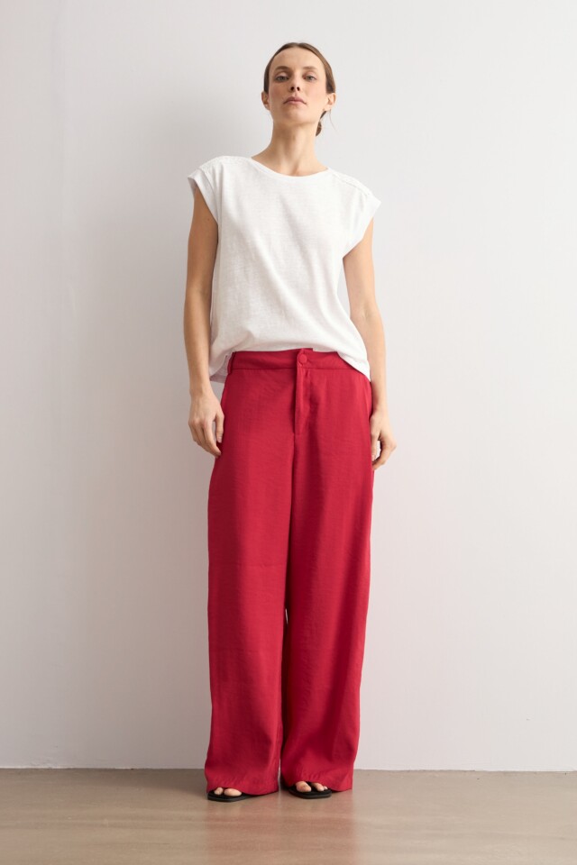 Pantalon recto con pinzas carmesí