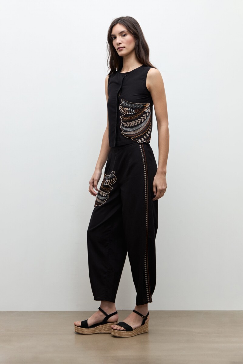 Pantalon barrel con aplique bordado negro
