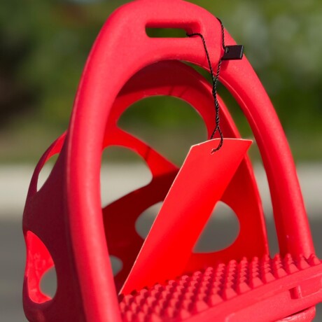 Estribo con Protector Plastico Rojo