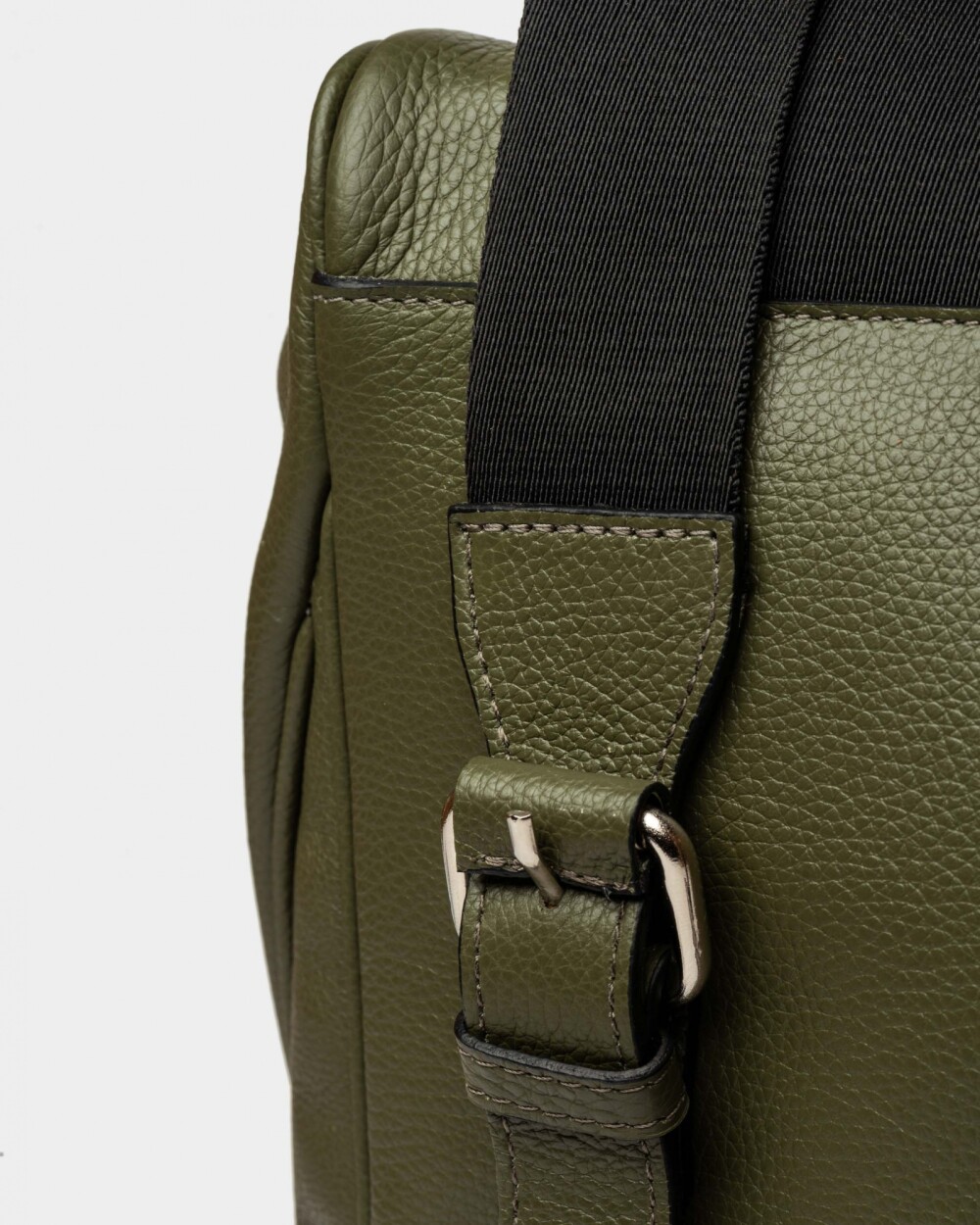 Mochila Soft En Cuero Graneado Verde