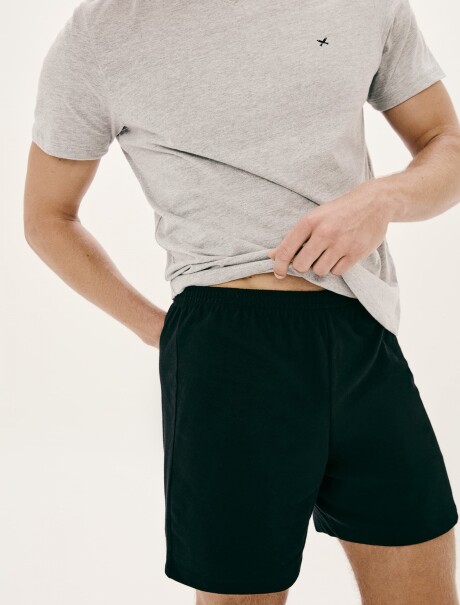 PIJAMA CON BORDADO GRIS