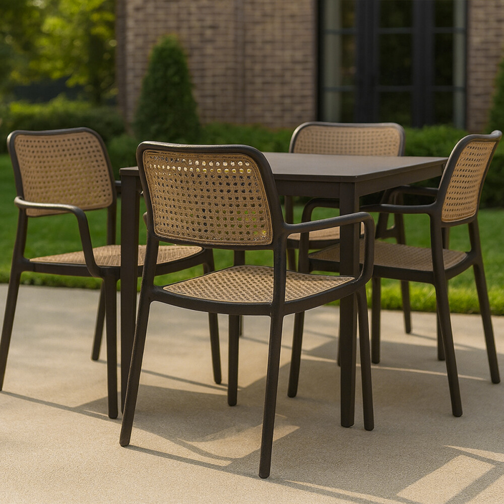 Silla de exterior con posabrazos Frank Negro