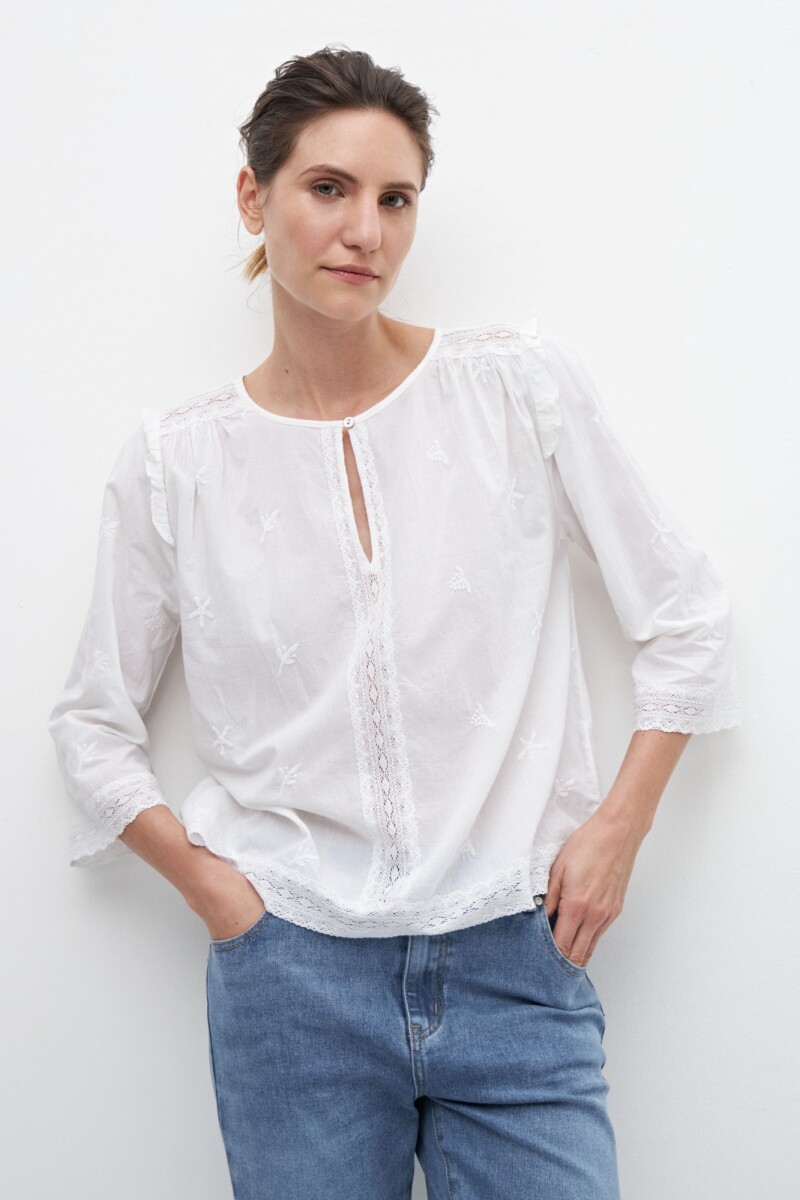 Blusa romántica con bordados - blanco 