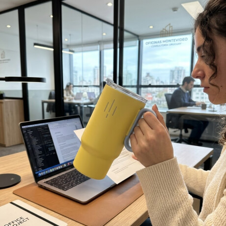 Vaso térmico de acero con tapa y asa - 560ml Amarillo