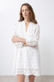 Vestido broderie cuello mao blanco