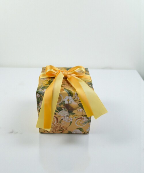 Caja Rigida 12,5 x12,5 con lazo Diseño 1