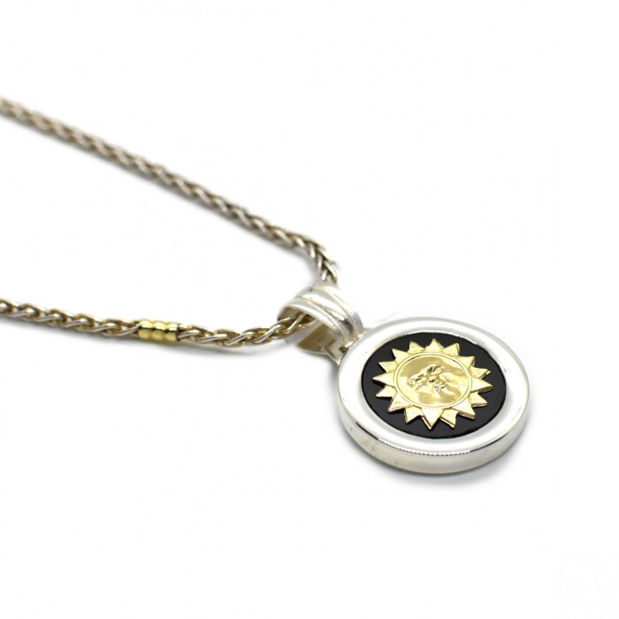 Medalla en Oro y Plata 925 con Onix Medalla en Oro y Plata 925 con Onix