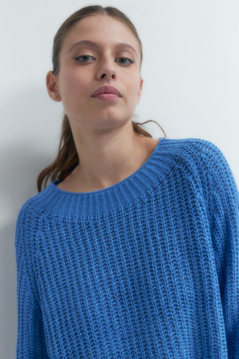 Sweater cinta con ruedo curvo azul regata