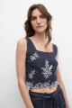 Top bordado floral azul marino