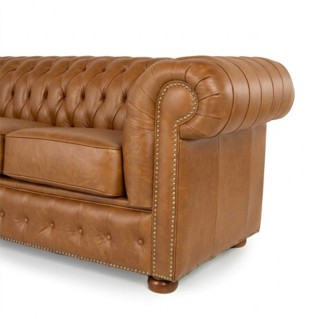 Sofá Chesterfield Novo - Cuero Básico - 3 cuerpos Camel - (Preventa)