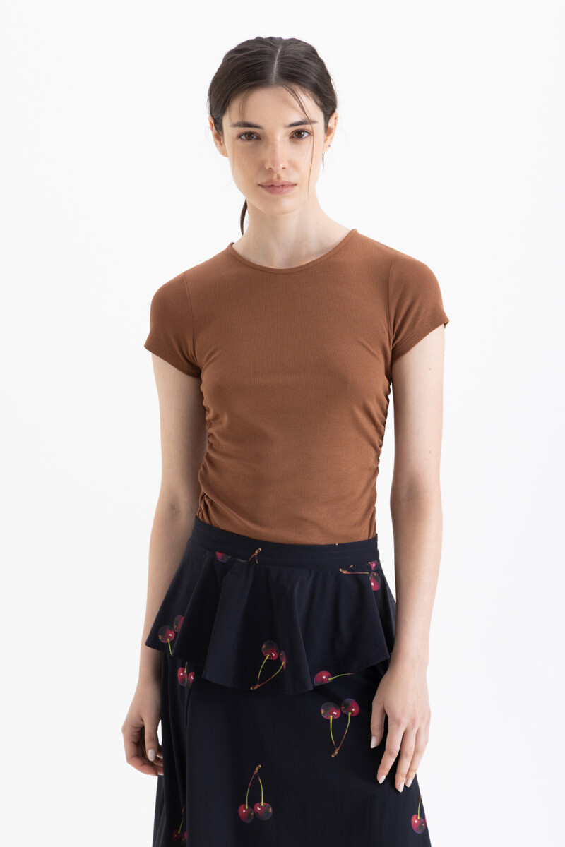REMERA DELFINA Camel