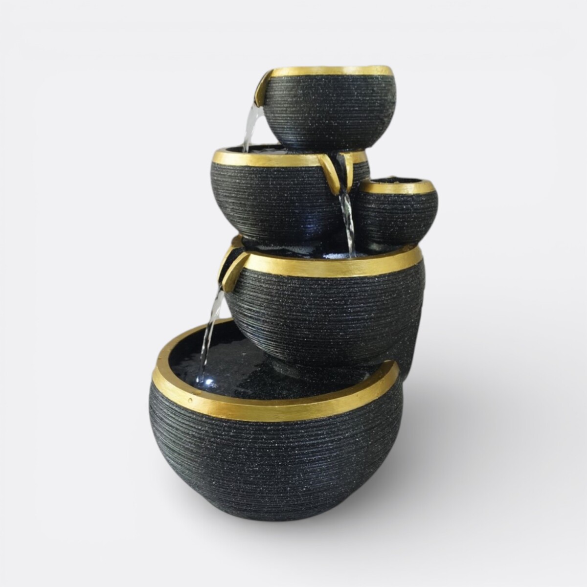 Fuente De Agua Vasijas Negras Y Doradas 