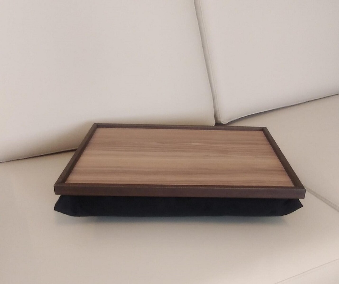 Bandeja para sofa con base almohada - NEGRO 