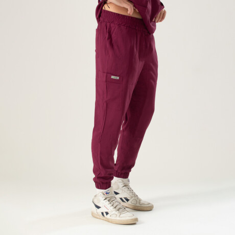 PANTALON UNISTORE MODELO JOGGER BORDO PANTALON UNISTORE MODELO JOGGER BORDO