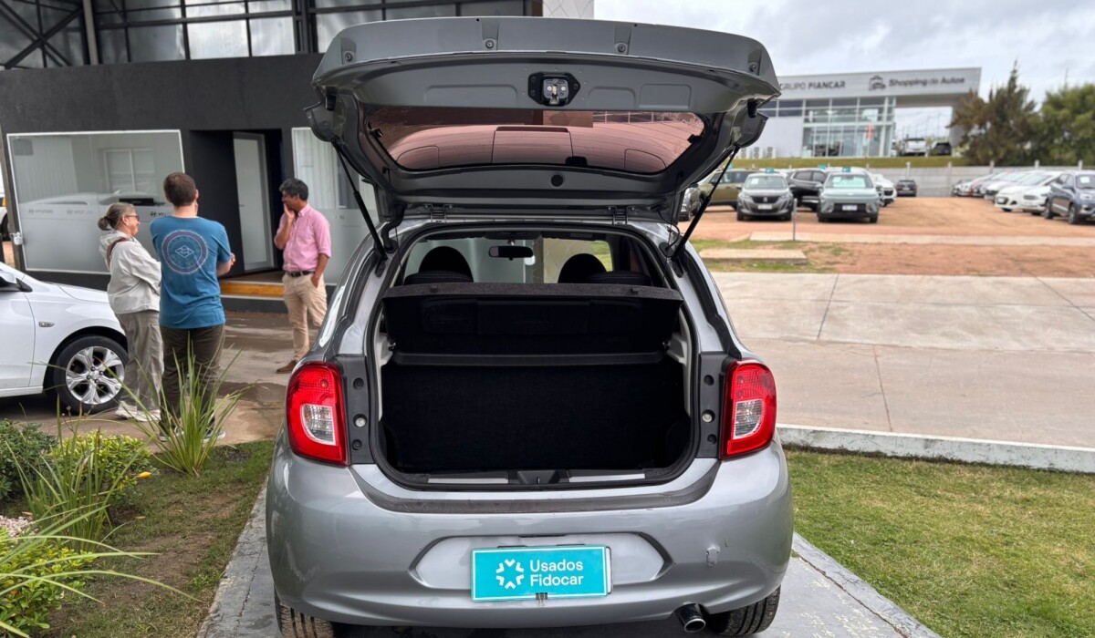 Nissan March Extra Full - 2014 Nissan March Extra Full - 2014