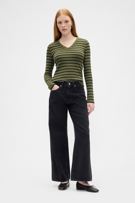 Remera A Rayas Cuello V Mujer Olive Black Stripe