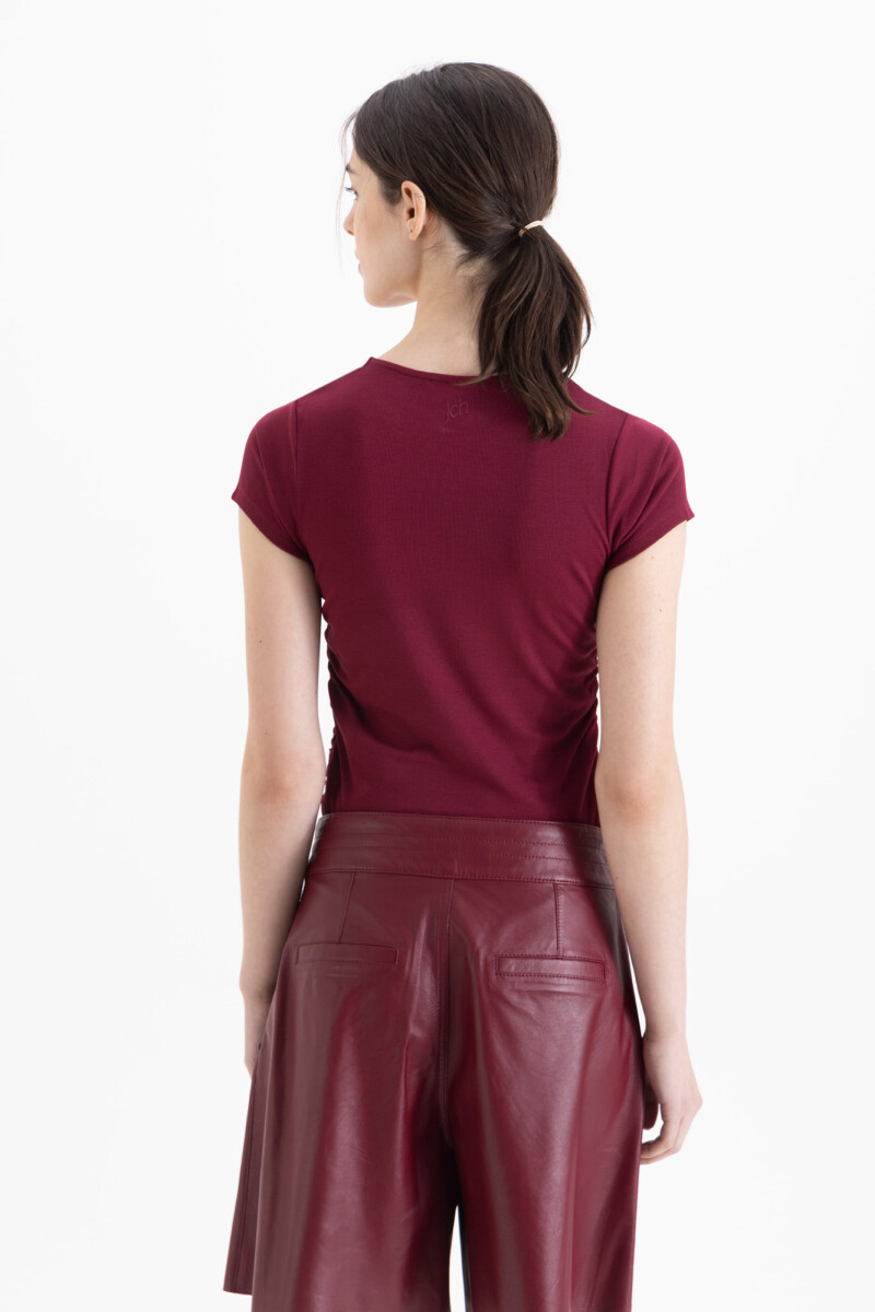 REMERA DELFINA Bordo