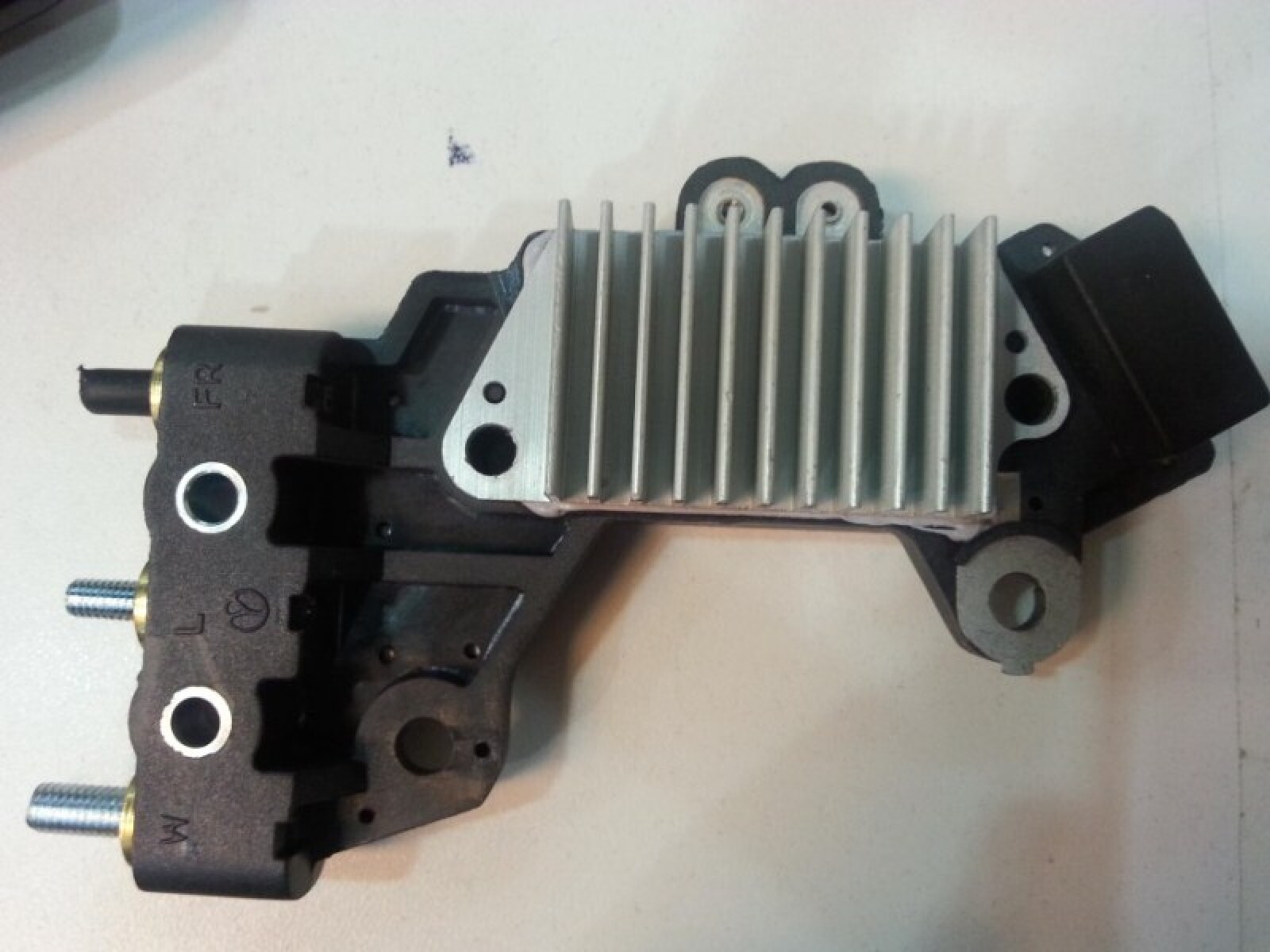 REGULADOR VOLTAJE - HOWO TRUCKS 24V CHINO DUNCAN 