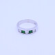Anillo medio sin fin oro 18k blanco engarce carril con esmeraldas y brillantes Anillo medio sin fin oro 18k blanco engarce carril con esmeraldas y brillantes