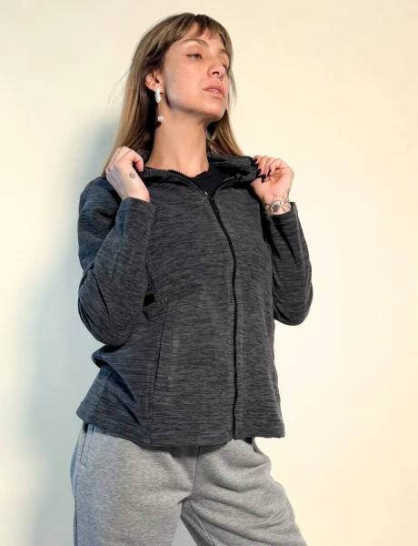 Campera micropolar jaspeada Greta Negro