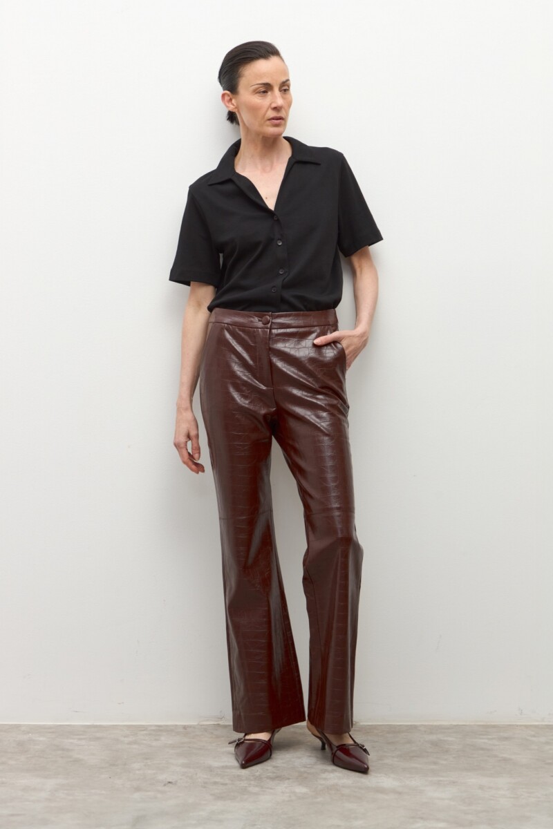 Pantalón crocco eco cuero chocolate