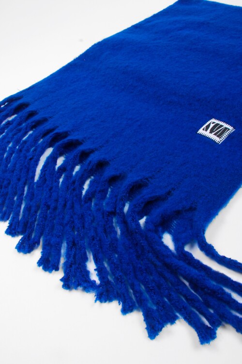 Bufanda con flecos azul