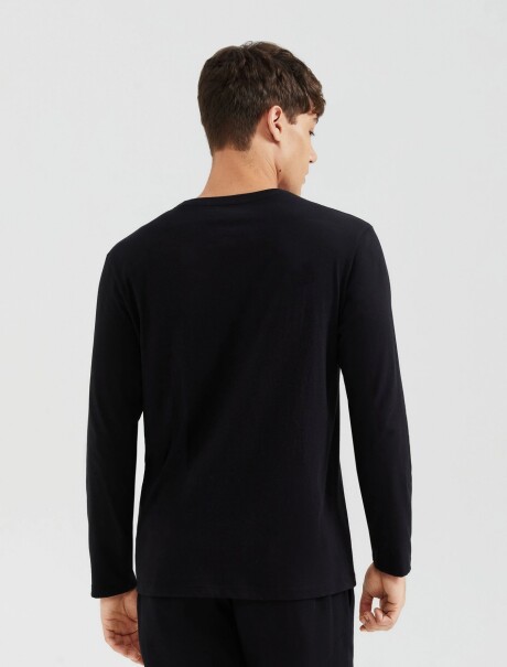 CAMISETA UNISSEX ESCOTE A LA BASE NEGRO