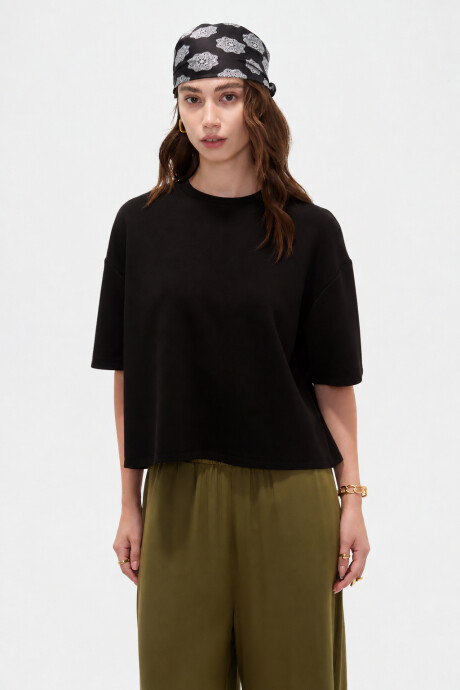 Remera Olipo Negro