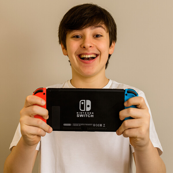 Control Joystick Para Nintendo Switch Inalámbrico Bluetooth Color Rojo y Azul.