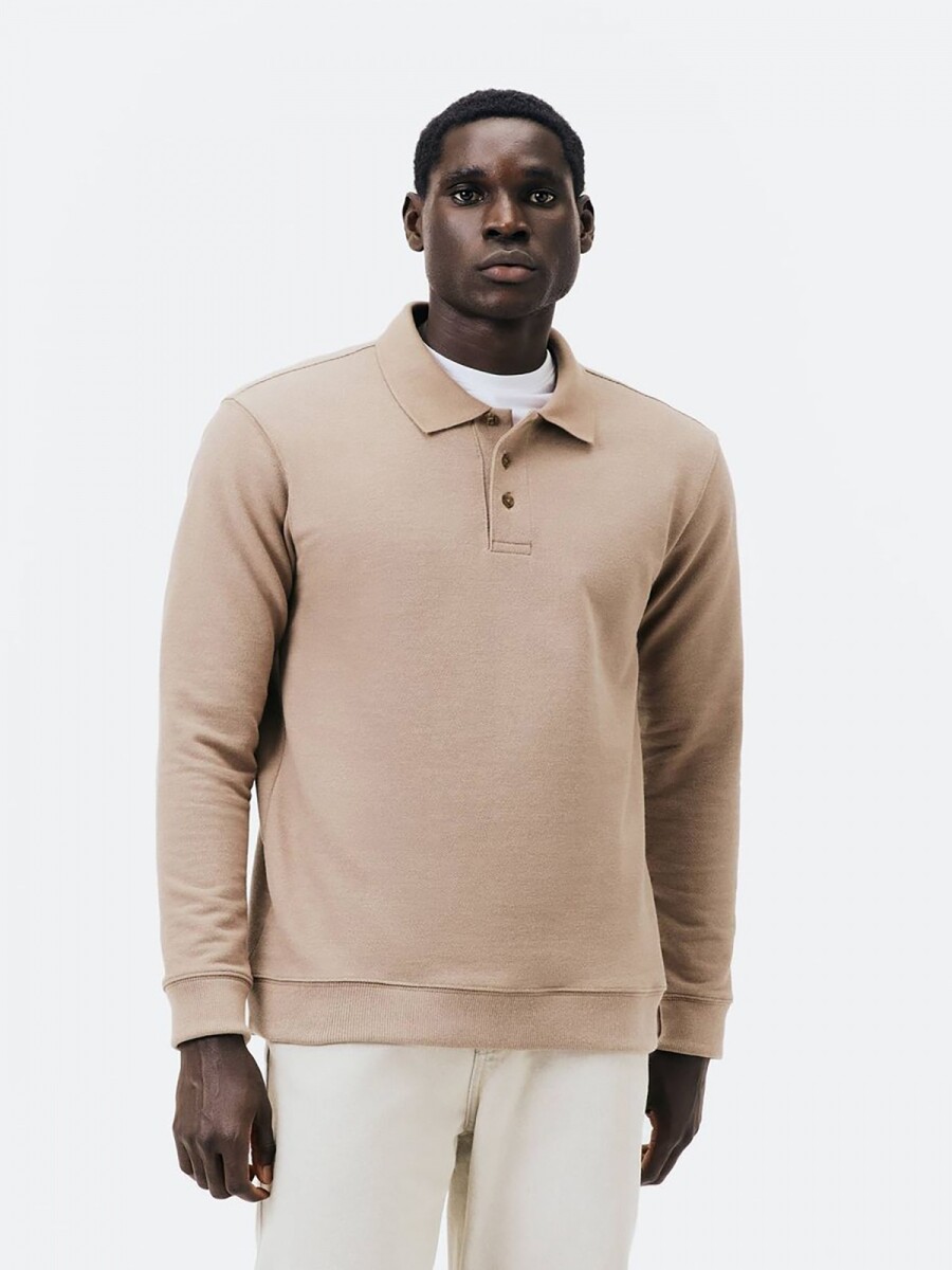 POLO EN PIQUÉ MODELO REGULAR - BEIGE 