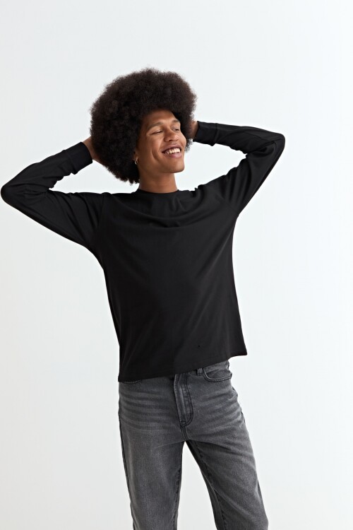 Remera cuello redondo NEGRO