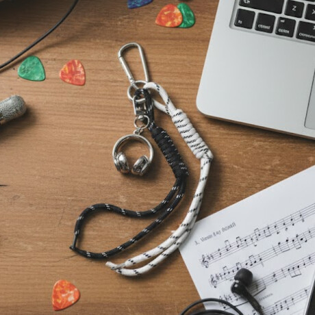 Llavero con accesorios Auriculares Plateado