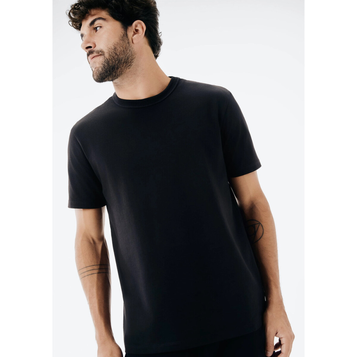 CAMISETA MM MASC - PRETO ESCURO 