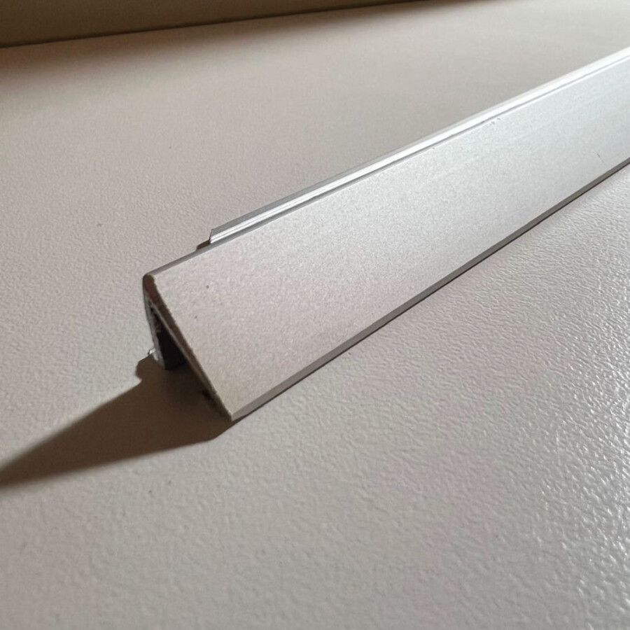 Guardacanto Prisma Cromado Mate Guardacanto Prisma Cromado Mate