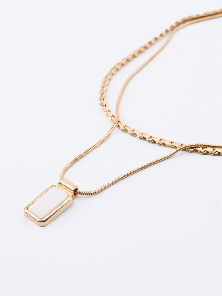 COLLAR CON DIJE DORADO