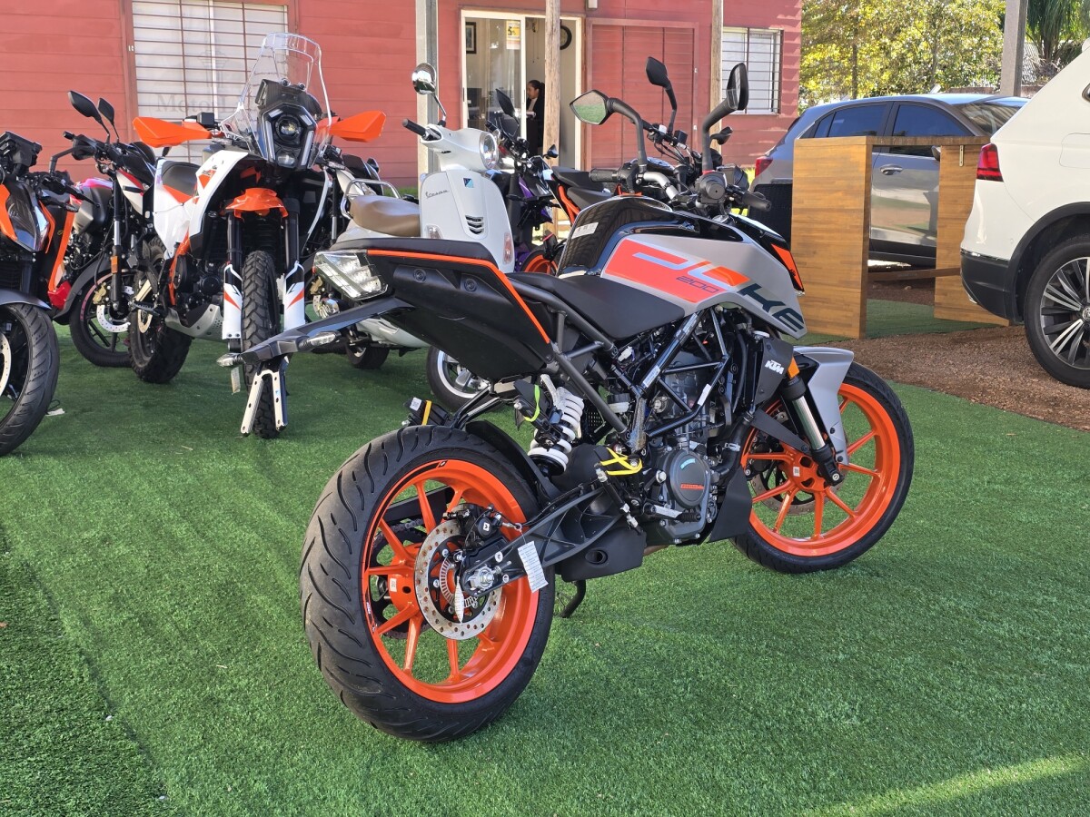 KTM Duke 200 0KM | Permuta / Financia KTM Duke 200 0KM | Permuta / Financia