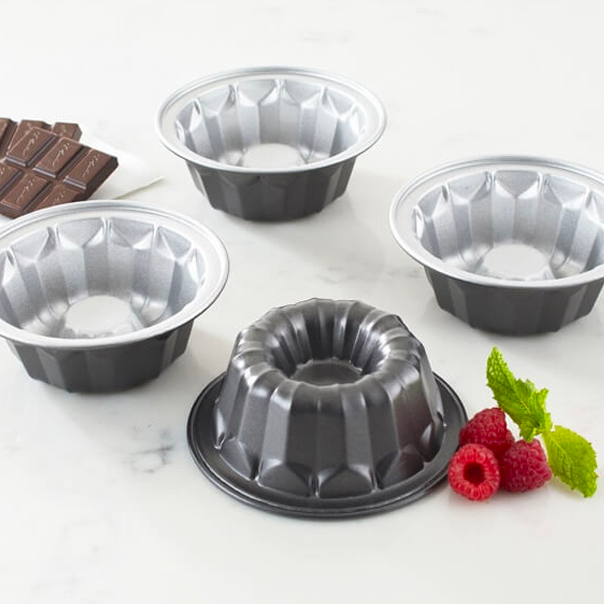 Set Di 4 Pentole Mini Cuisinart Cmbm-4rpd - Piatti Rotondi In Acciaio Con Antiaderente, Grigio