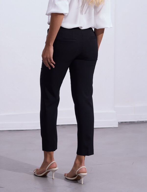 Pantalon Slim & Detalle Plisado NEGRO