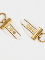 Pendientes Largos Con Tachuelas beige