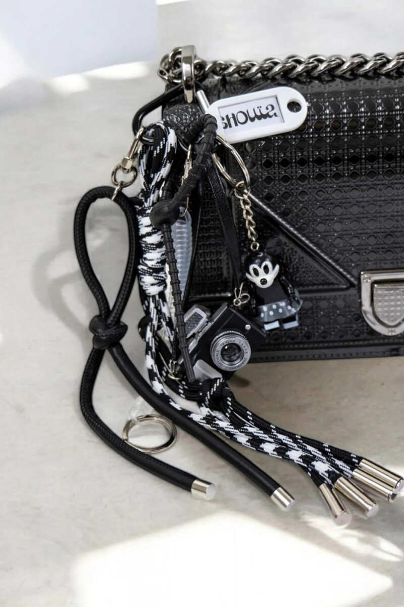 CHARM LLAVERO Negro