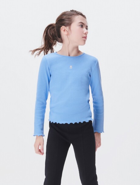 BLUSA INFANTIL CON BORDADO CELESTE